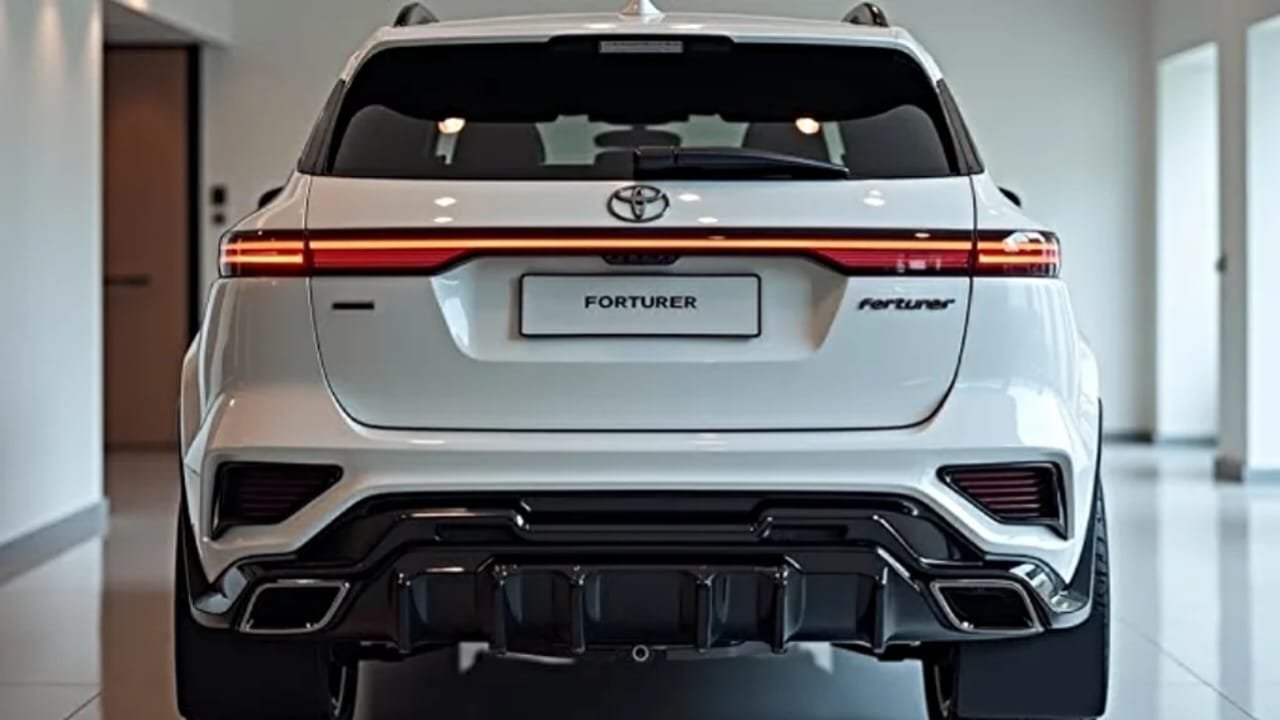 Toyota Fortuner 2025 Launched: 2.8L डीज़ल इंजन और 34KMPL माइलेज वाली 7-सीटर SUV, मात्र ₹12,000 EMI पर!